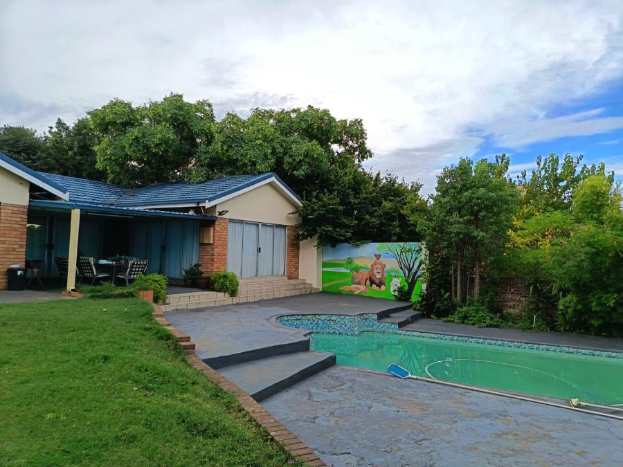 6 Bedroom Property for Sale in Heuwelsig Free State